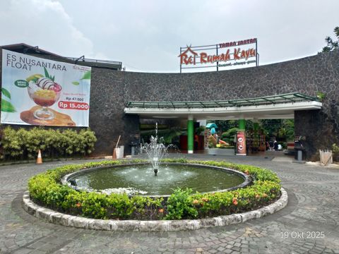 Taman Santap Rumah Kayu