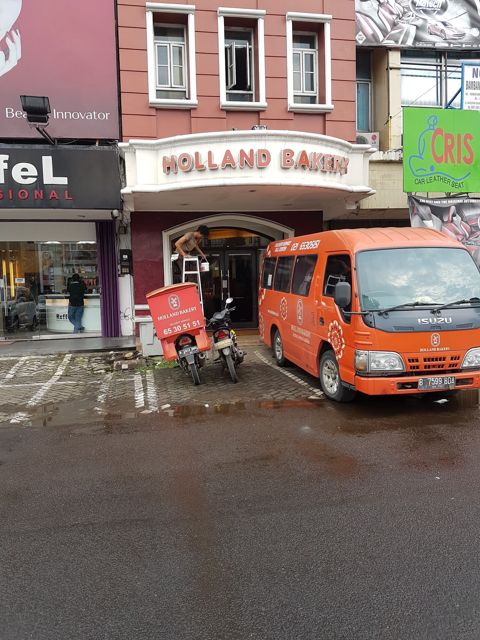Holland Bakery Gading Serpong