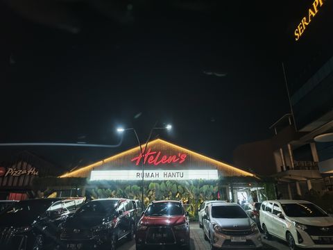 Helen's Night Mart Gading Serpong