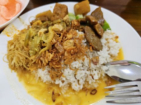 Nasi Uduk Ketupat Sayur Encim Sukaria