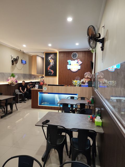 Tepi Danau Resto