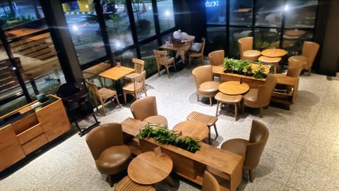 Starbucks Drive-Thru Bez Plaza Gading Serpong