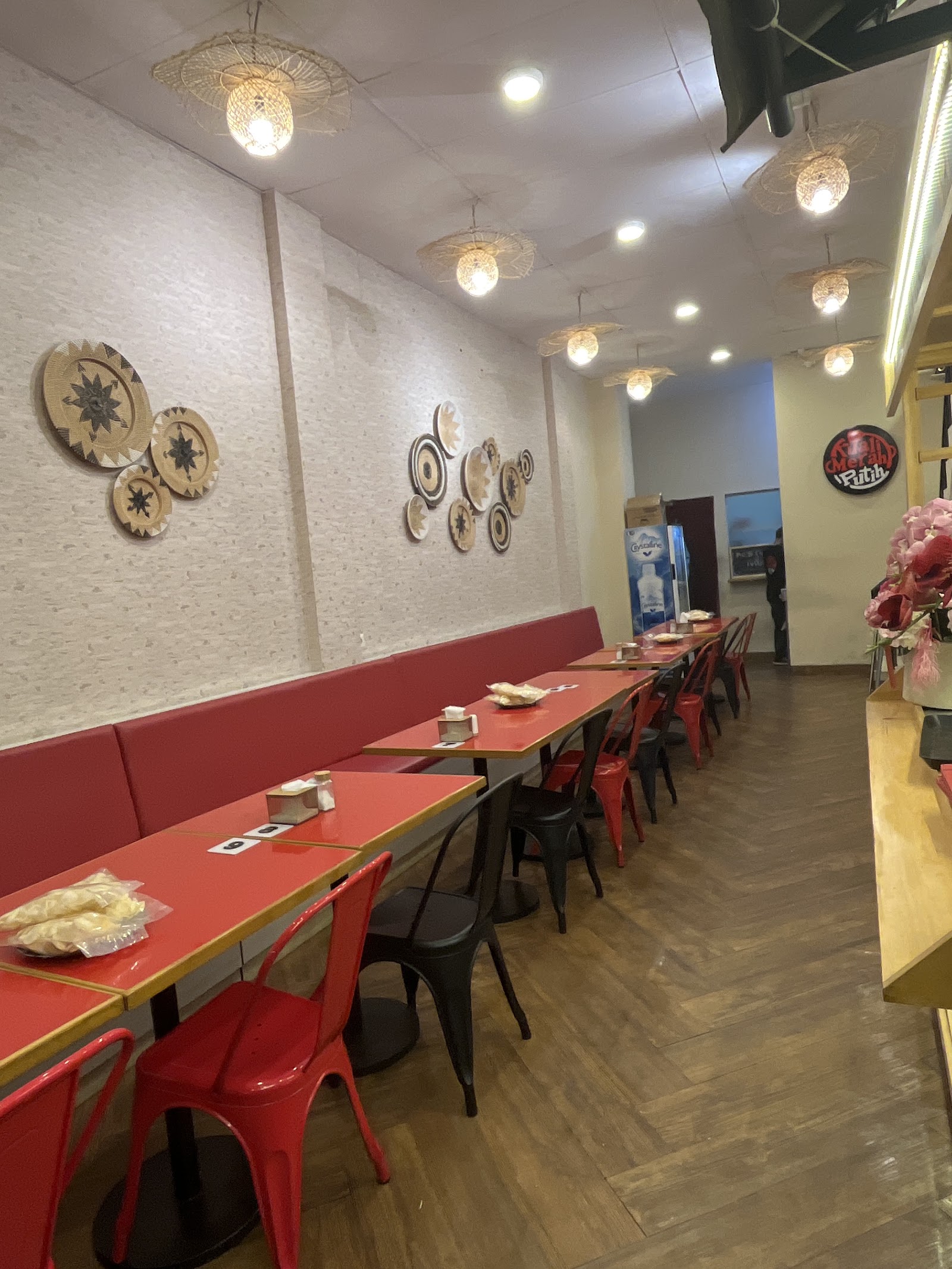 Resto Kuali Merah Putih, Gading Serpong